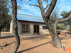 PLAASSKUUR BOSVELD LODGE   Slegs 75km vanaf Pta en 30km buite Brits !!!! 8-10 AUGUSTUS ( 1 X 4 SLEEPER BESKIKBAAR) 22-24 AUGUSTUS  5-7 SEPTEMBER 12-14 SEPTEMBER 19-21 SEPTEMBER SKOOLVAKANSIE !!! BRAAIDAG 24 SEPTEMBER, LANGNAWEKE !!! 4 Sleeper @ vanaf slegs R850/nag/chalet 6 Sleeper @ vanaf slegs R1250/nag/chalet MIDWEEK SPECIALS VAN AF SLEGS R1200 !!!!! 4 sleeper @ slegs R1200 vir pensionarisse 4 sleeper @ slegs R2000 vir nie pensionarisse!! BESPREEK NOU BY Melinda  +27612120378